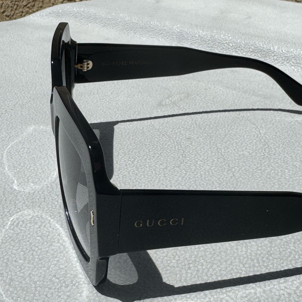 Gucci Oversized Square Sunglasses in Black - Picture 2 of 7